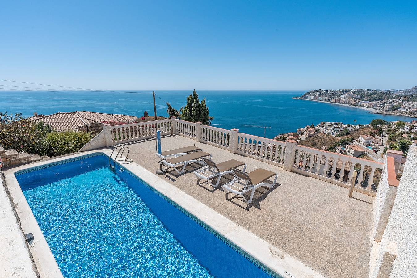 Villa Dos Vistas mit Meerblick, Pool, Garten und Wlan in Curumbico, Almuñecar