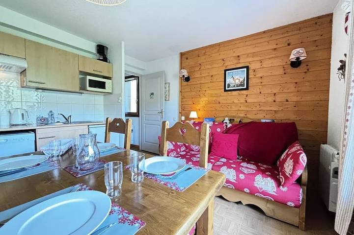 Chalet pour 4 personnes, avec piscine et balcon à Flumet