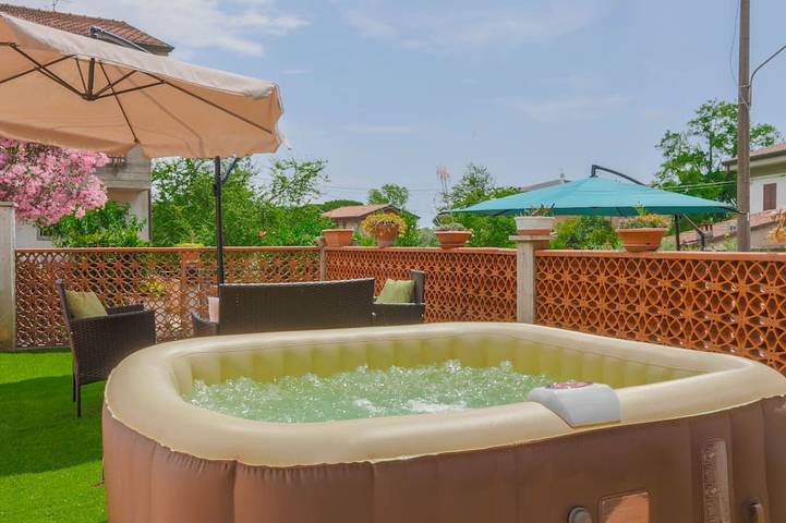 Ferienhaus für 7 Personen, mit Balkon und Whirlpool sowie Garten