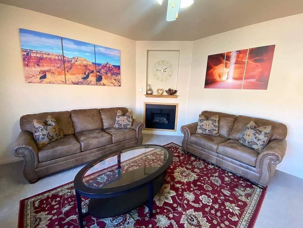 Ganze Wohnung, Spacious Townhome in Kanab! Near Zion, Bryce, and more! Pool and Hot Tub. Sleeps 8! in Kanab, Grand Staircase Escalante National Monument