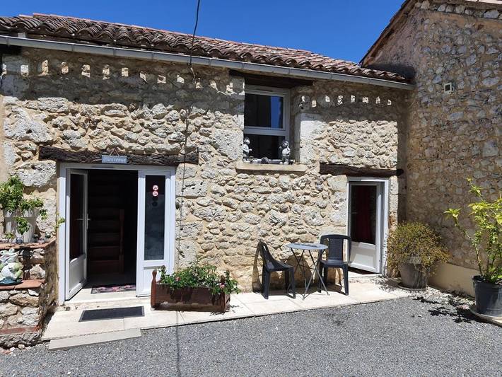 Gîte pour 6 personnes, avec jacuzzi ainsi que jardin et piscine, adapté aux familles à Saint-Aubin-de-Lanquais