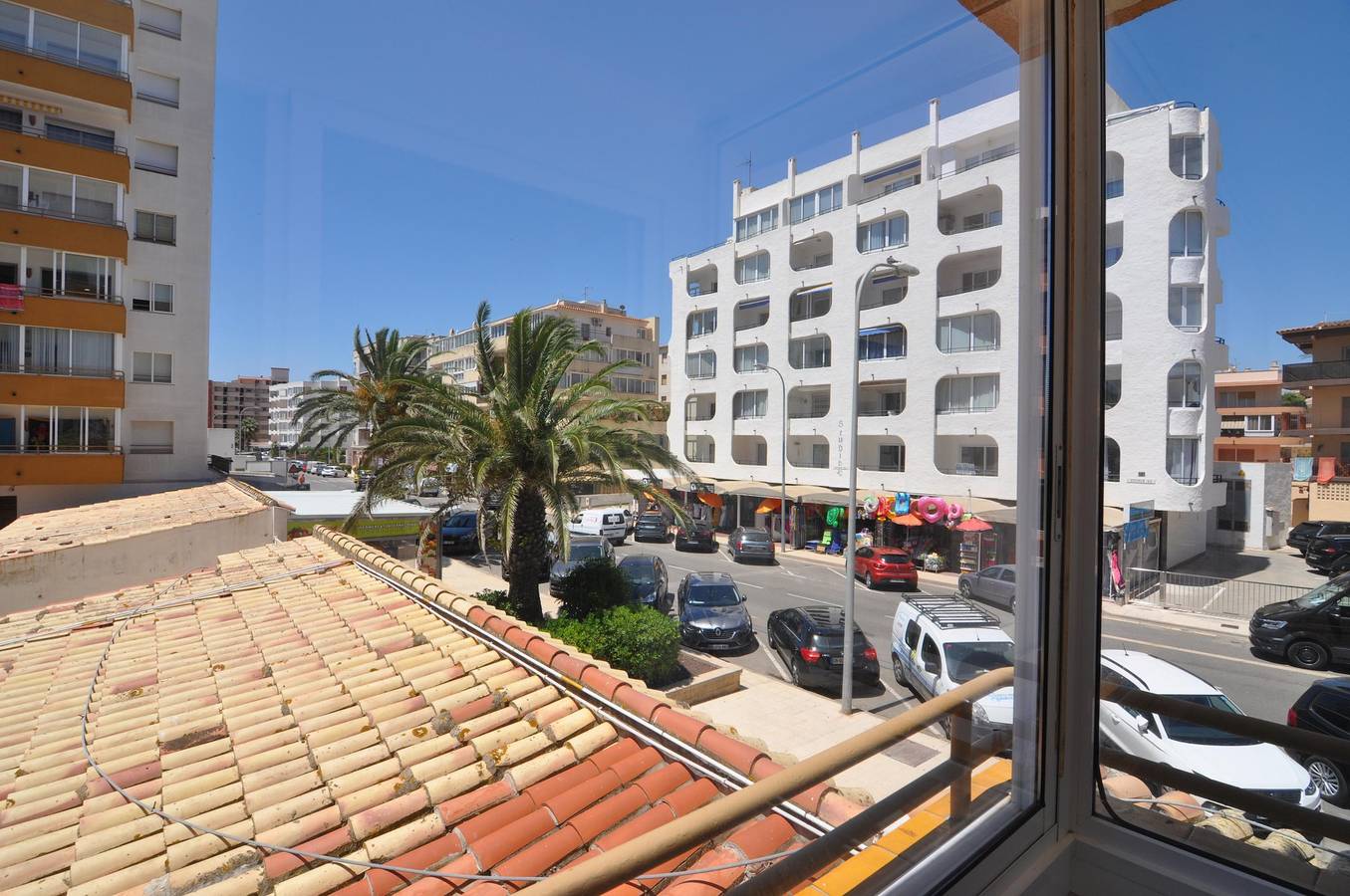 Apartamento entero, ¡Encantador apartamento en alquiler en Roses, Costa Brava! A 0 metros de la playa. Disfruta de la piscina comunitaria! in Santa Margarida, Roses