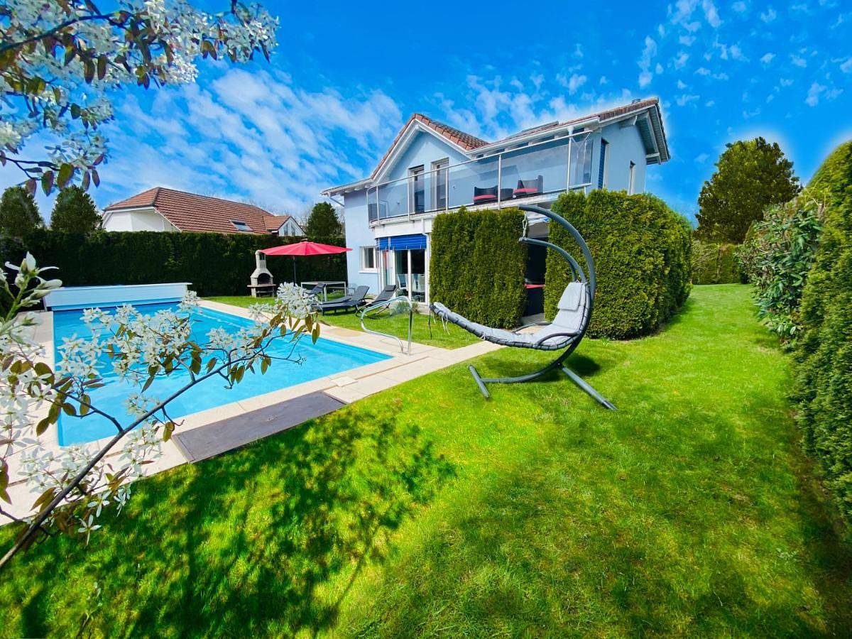 Villa with Pool - Leon's Holiday Homes in Aargau-Basel
