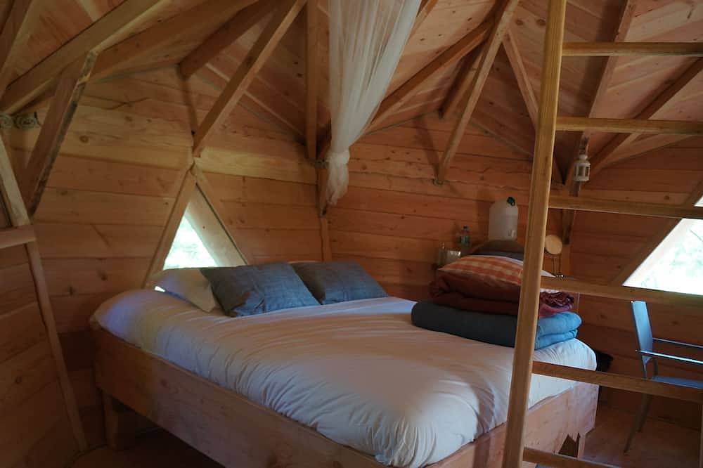 Cabane Au Brendezi-Cabaña de madera-Confortable-Baño privado-Al lado de la cu... in La Tour-d'Auvergne, Parque Natural Regional Volcans d'Auvergne