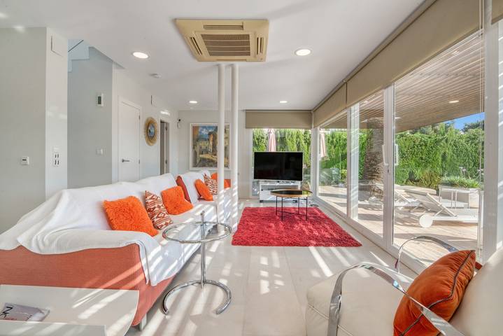 Villa 'Traviata' mit Meerblick, Privatem Pool, WLAN und Klimaanlage in San Jaime, Benissa