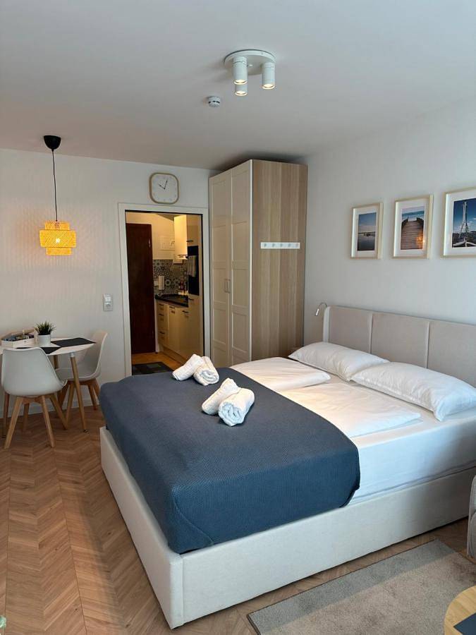 Ferienwohnung für 3 Personen, mit Balkon und Pool sowie Sauna und Seeblick am Steinhuder Meer