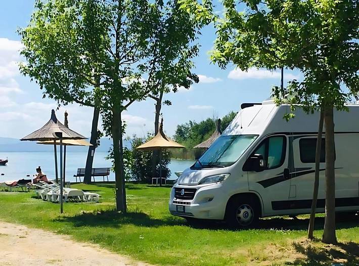 Glamping per 6 persone, con terrazza e piscina per bambini nonché idromassaggio e piscina, adatto a famiglie con bambini in Lago Trasimeno