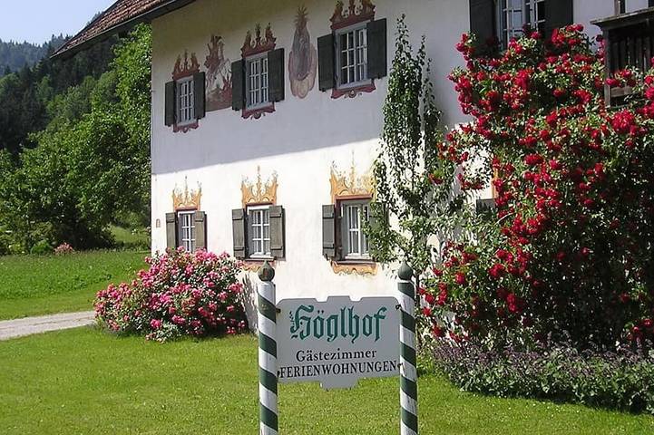 Ferienhaus für 4 Personen, mit Pool und Sauna sowie Balkon im Chiemgau