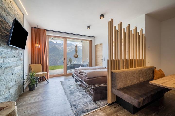 Entire apartment, Apartment 'Paflur Lodges Bergtraum' with Mountain View, Private Terrace and Wi-Fi in Tanas, Laas