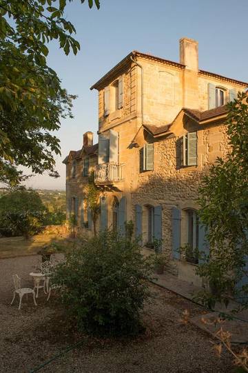 Chambre d’hôte pour 2 personnes, avec vue et jardin ainsi que terrasse et piscine à Camblanes-et-Meynac