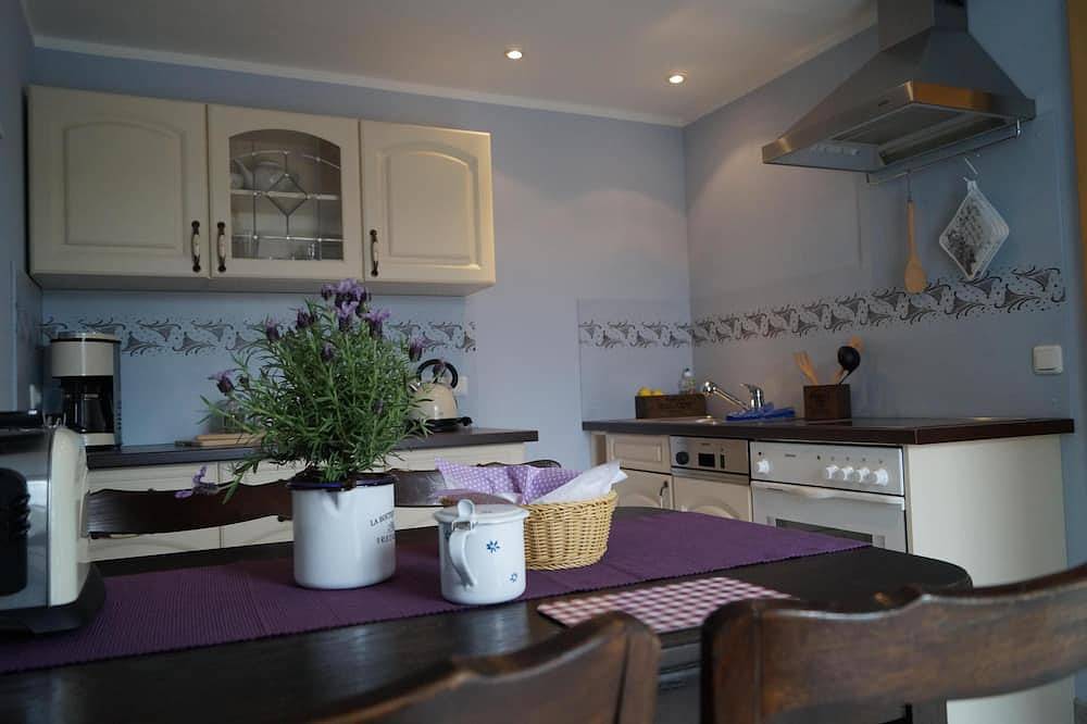 Ganze Wohnung, Liebevoll eingerichtete Ferienwohnung mit sonnigem, ruhigen Balkon zum Lavendel in Freital, Osterzgebirge