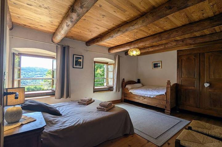 Gîte pour 6 personnes, avec jardin à Rosières - 4