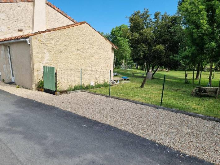 Location de vacances pour 2 personnes, avec jardin ainsi que vue et terrasse à Damvix - 4