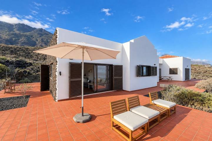 Entire apartment, Guestready - Beachfront Bungalow Sunsets in Los Llanillos, Frontera