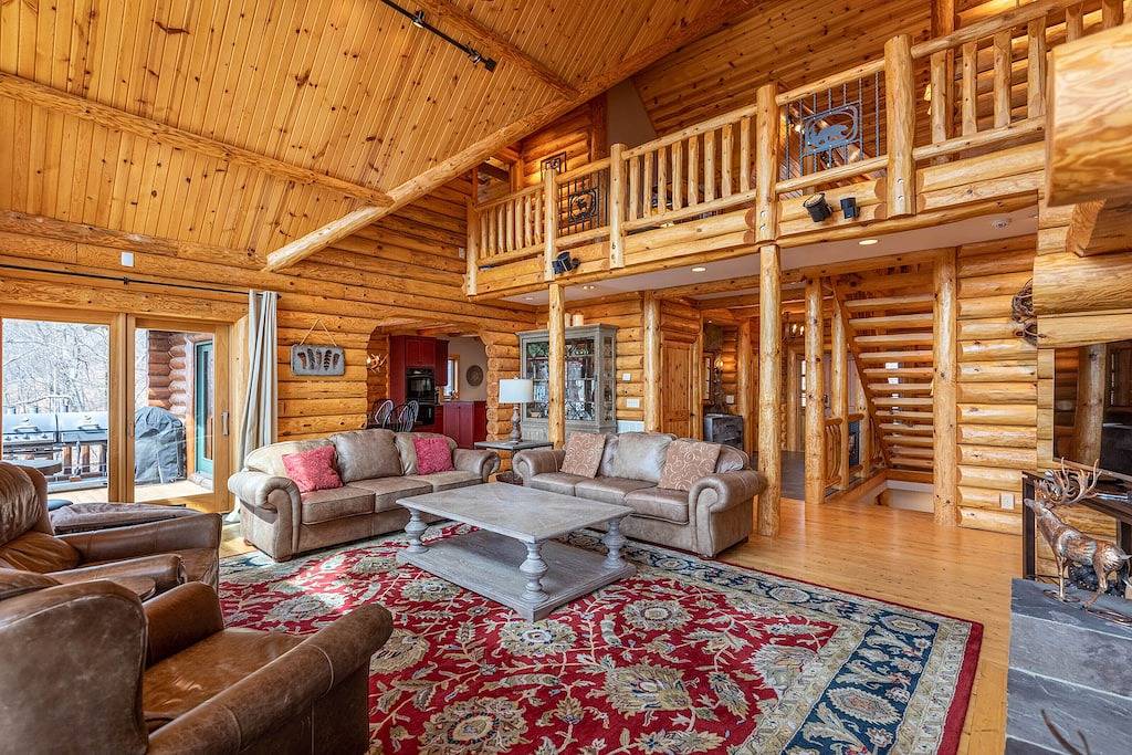 Good Day Sunshine - 4Br South of Blowing Rock with amazing views, ample privacy, and a hot tub in Caldwell County