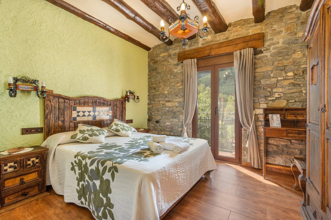 Appartement 'Peña Roya' met uitzicht op de bergen, gedeelde tuin en Wi-Fi in Fiscal, Spaanse Pyreneeën