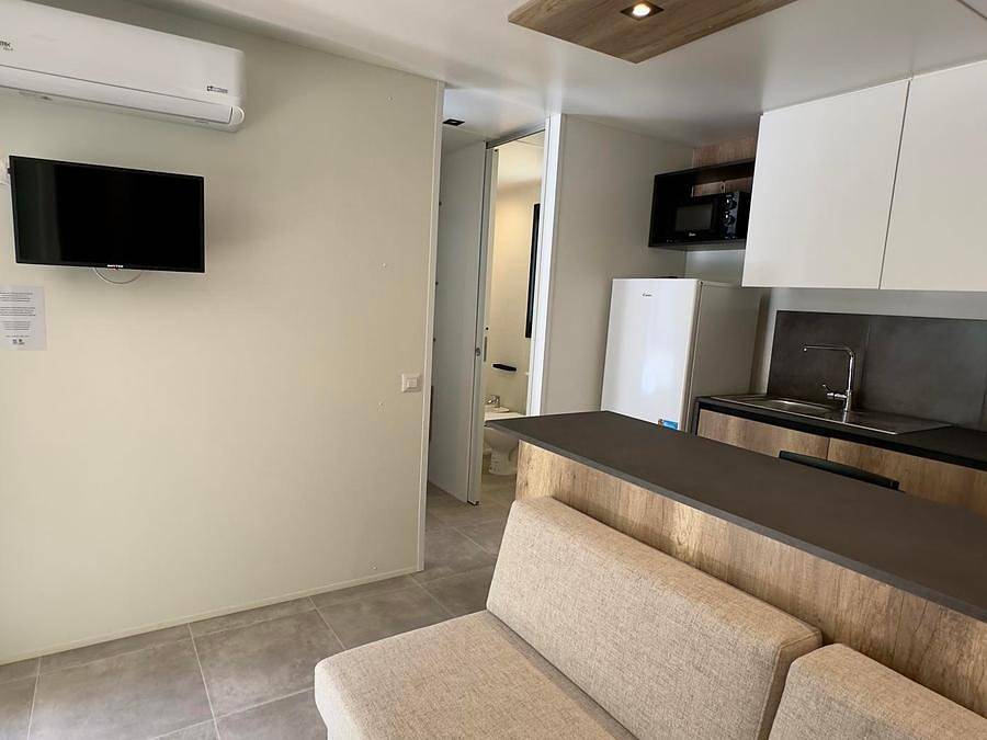 Camping Village Mugello Verde - Casa mobile 2 persone - Casa mobile Deluxe con 2 camere da letto - 2 bagni (2 persone comprese - 2 persone in più possibili con supplemento, contattare il campeggio) in Scarperia e San Piero, Firenze province