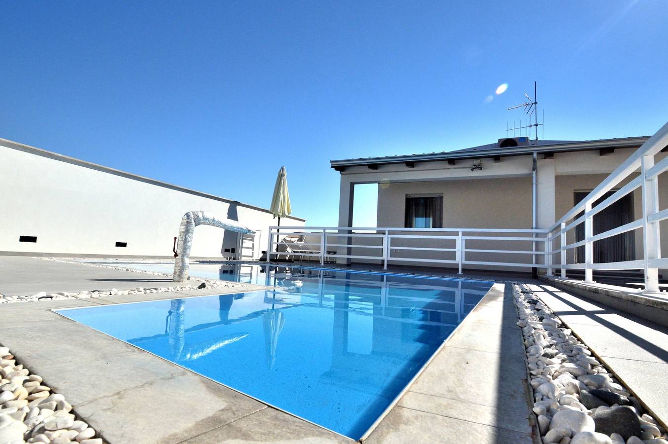 Villa "White" con piscina privada, terraza y Wi-Fi in Alcamo, Provincia de Trapani