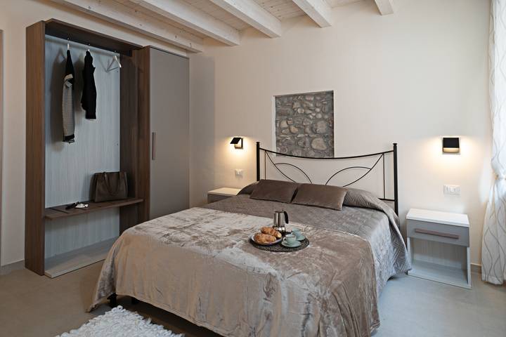 Ferienwohnung für 4 Personen, mit Terrasse und Seeblick am Gardasee - 3