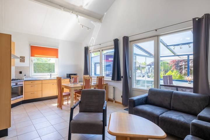 Chalet für 4 Personen, mit Terrasse und Garten in Wervershoof - 2