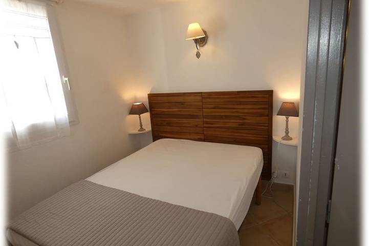 Location de vacances pour 4 personnes, avec terrasse ainsi que jardin et piscine à Vic-la-Gardiole - 3