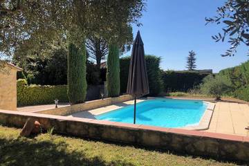 Location de vacances pour 10 personnes, avec terrasse et jardin à Rasteau