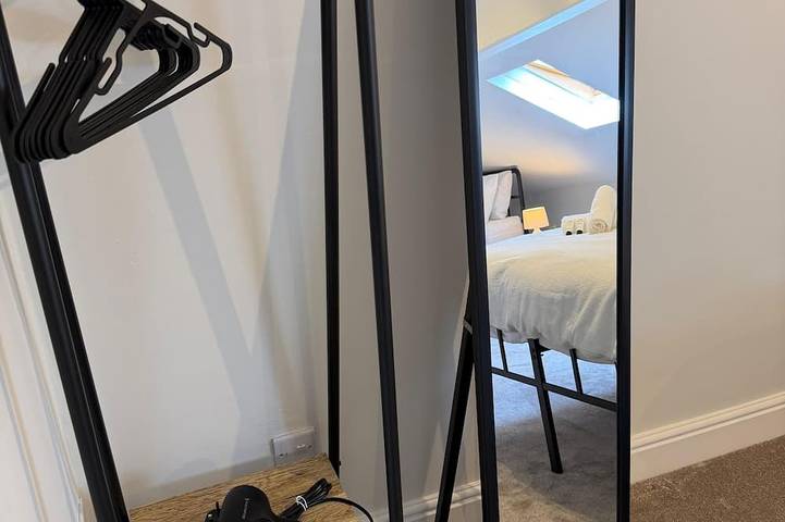 Entire apartment, Walk to Train Bolton ~Free Parking ~close to Shops in Bolton, Greater Manchester