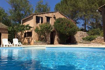 Location de vacances pour 8 personnes, avec terrasse et jardin à Bédarieux