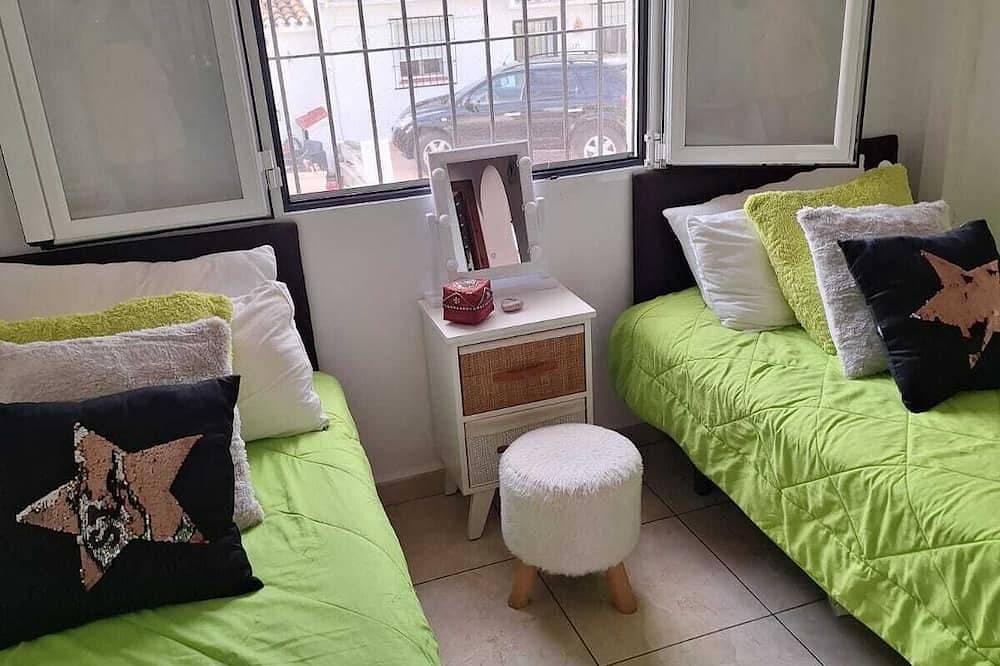 Excelente villa de 2 dormitorios, moderna, Moraira, aire acondicionado gratuito / Wifi gratis. in Teulada, Costa Blanca