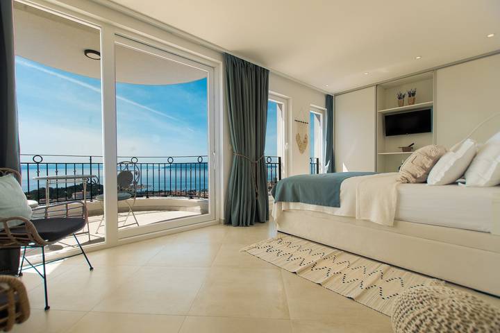 Ferienwohnung für 2 Personen, mit Balkon/Terrasse und Pool in Makarska