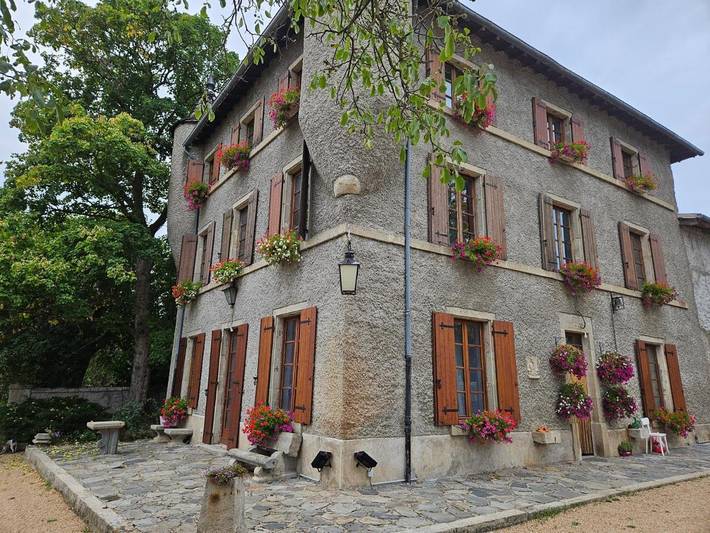 Chambre d’hôte pour 2 personnes, avec vue ainsi que terrasse et jardin, animaux acceptés à Beaulieu (Haute-Loire)