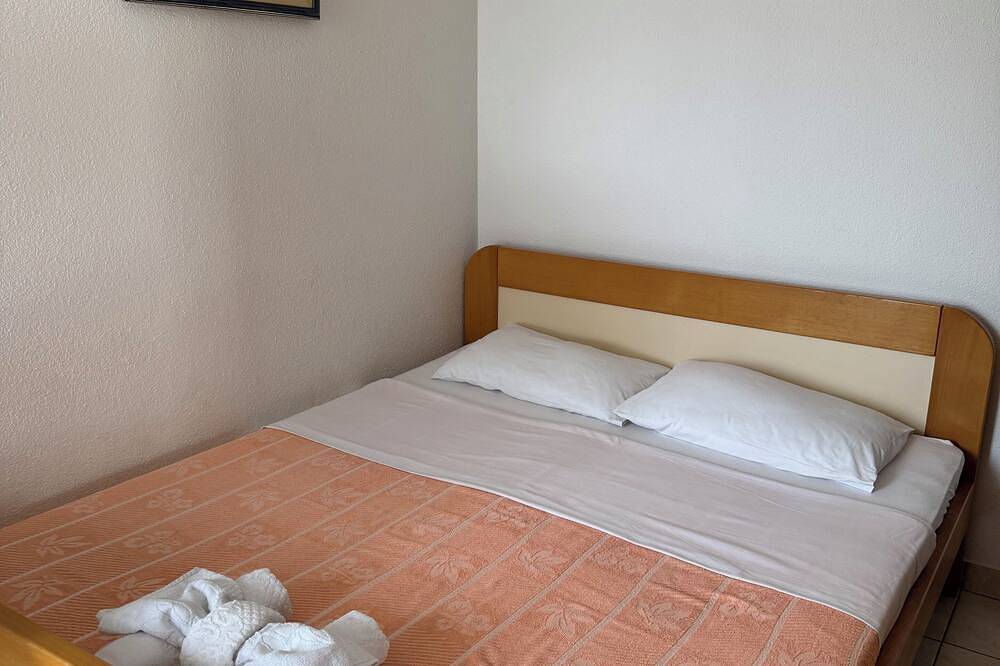 Apartamento entero, Cozy 1-bedroom apartment in fantastic Budva with Ac in Budva, Municipio de Budva