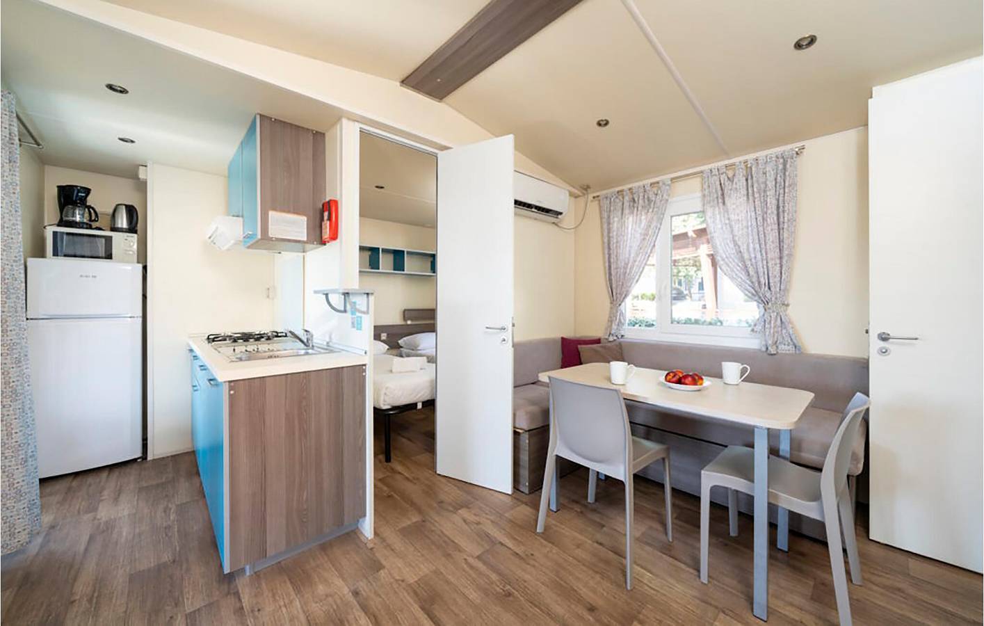 Reizendes Mobilheim mit Pool, WLAN und Terrasse in der Nähe von Lovrecica in Karigador, Općina Brtonigla