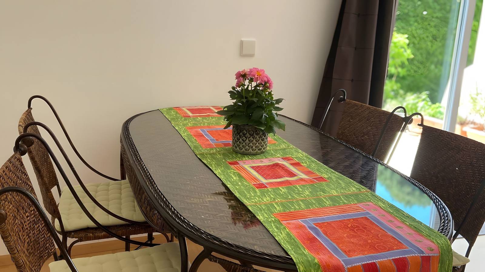 Ganze Wohnung, Apartment 'Chiemseeblick' mit Bergblick, privater Terrasse und Wlan in Traunstein, Chiemsee