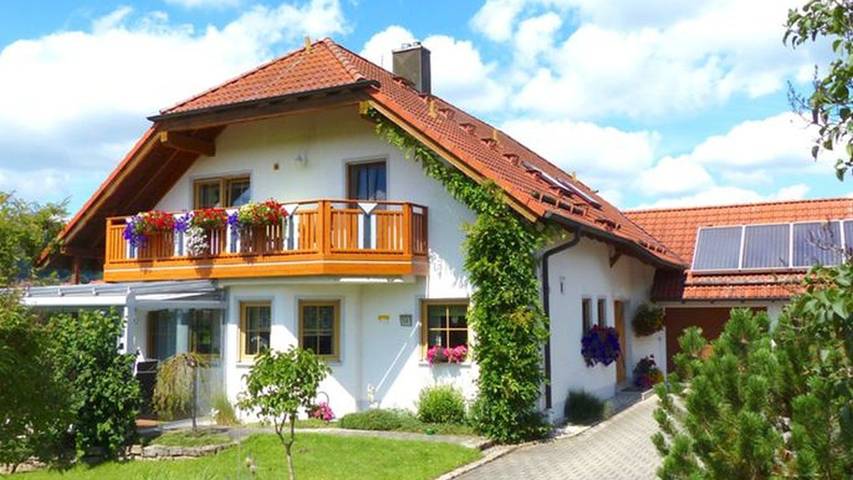 Ferienwohnung für 2 Personen, mit Garten und Ausblick sowie Terrasse in Ahorntal
