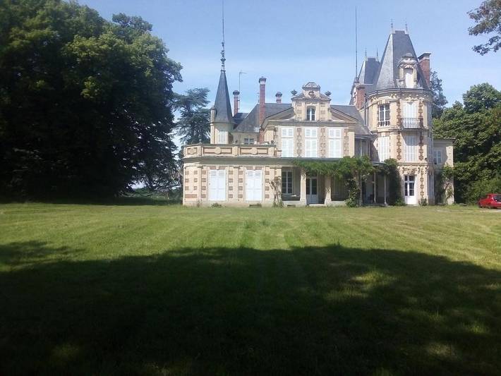 Chambre d’hôte pour 2 personnes, avec Terrasse ainsi que Jardin et Vue à La Guerche-sur-l'Aubois