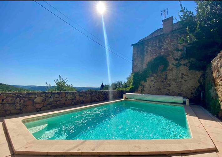 Location de vacances pour 12 personnes, avec vue ainsi que jardin et piscine à Najac - 3