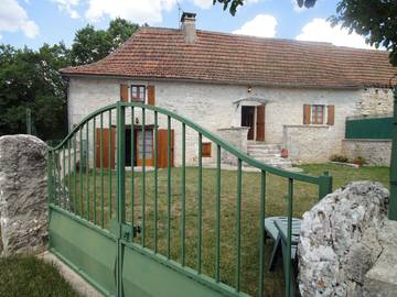 Gîte pour 4 personnes, avec jardin et terrasse dans le Lot