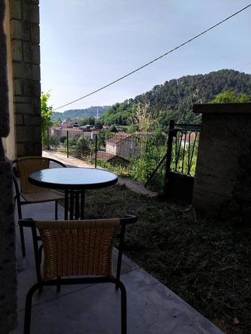 Gîte pour 2 personnes, avec terrasse et vue à Vals-les-Bains