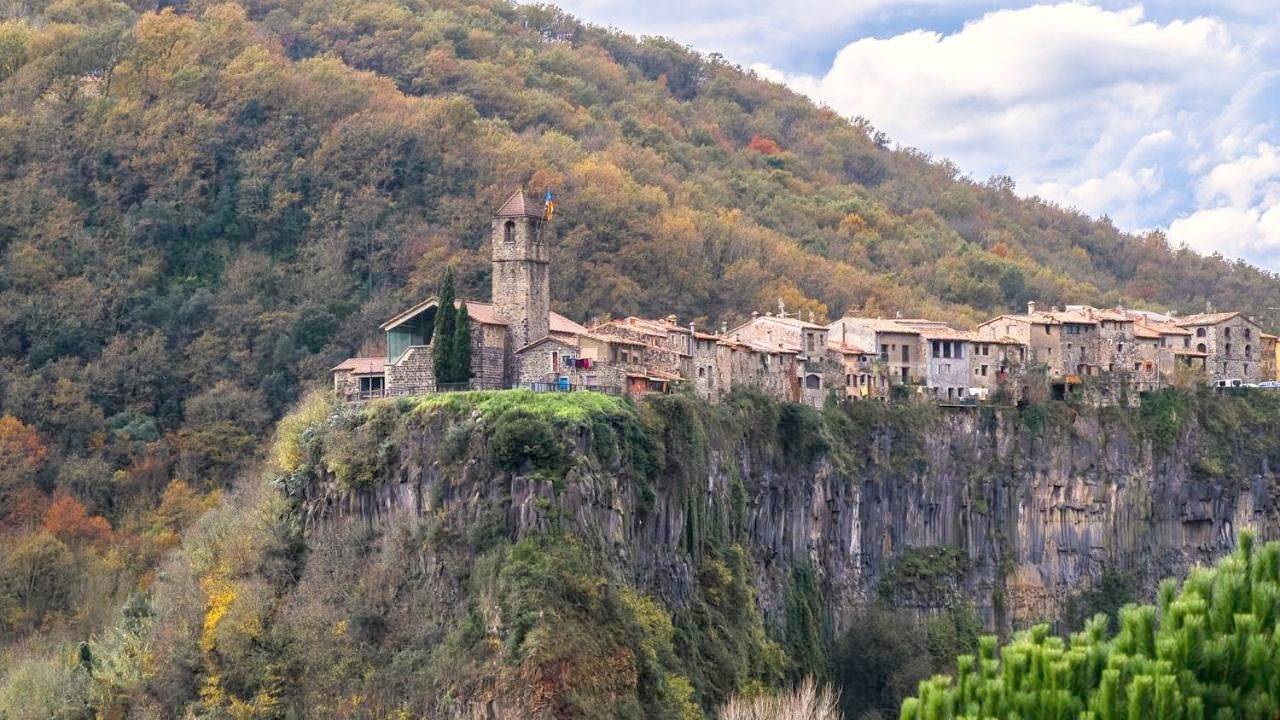 Ca la Clareta in Castellfullit de la Roca, Parc Natural de Zona Volcànica de la Garrotxa
