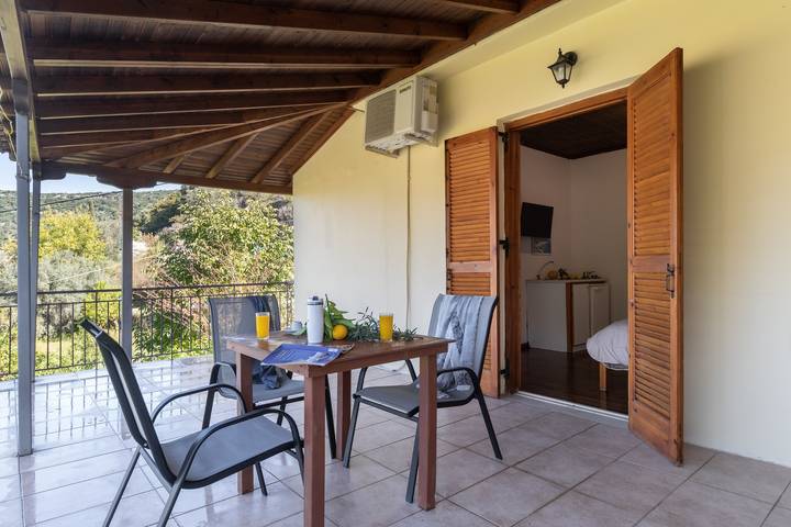 Studio entier, Studio "Krinos 3" avec vue sur les montagnes, jardin et Wi-Fi in Grèce