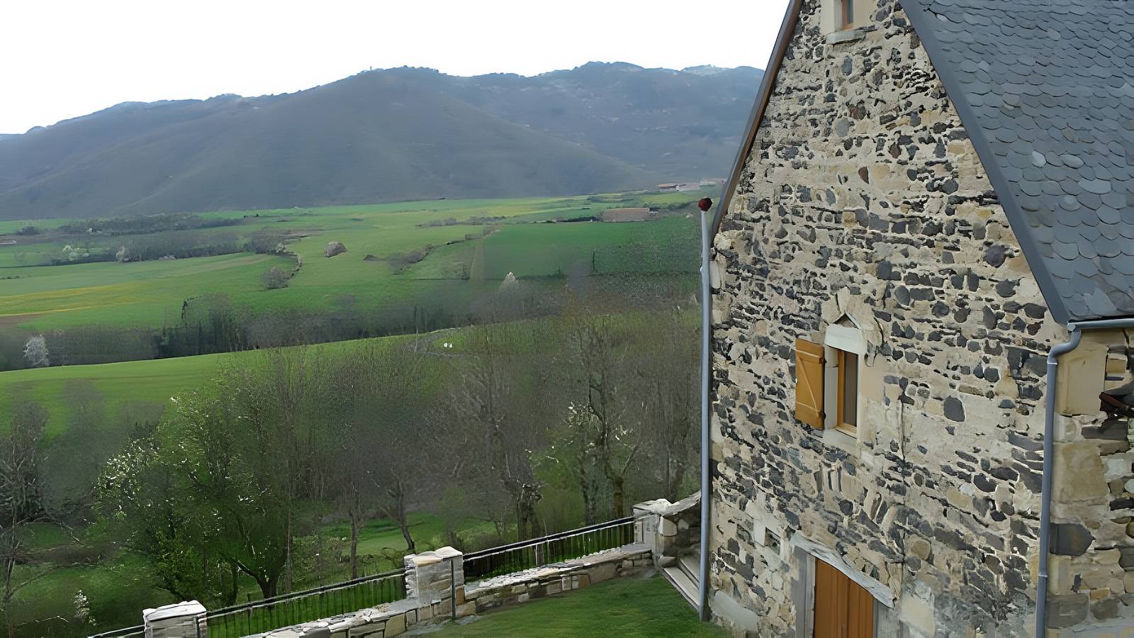 Ferienhaus 'Le Panorama' mit Bergblick, Gemeinschaftsterrasse und Wlan in Rentières, Regionaler Naturpark Volcans d'Auvergne