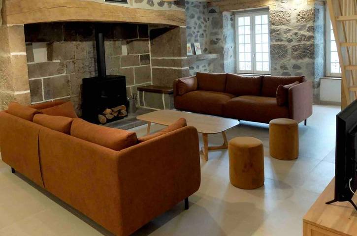 Location de vacances pour 10 personnes, avec vue à Le Falgoux