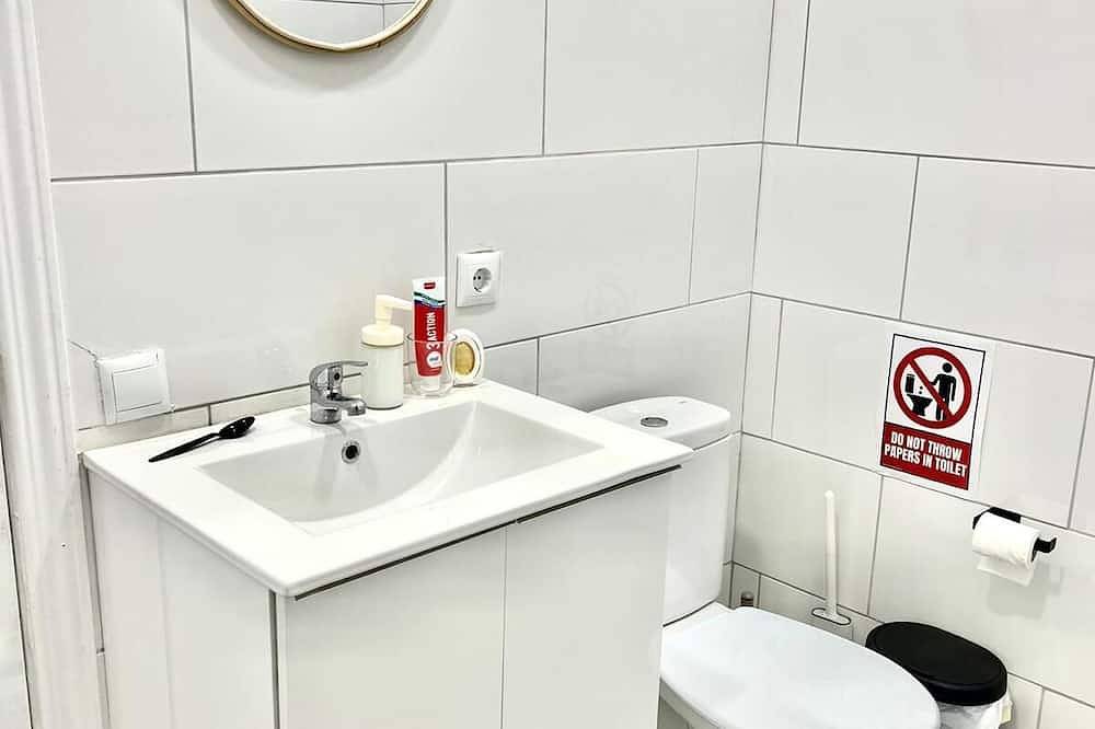 Apartamento entero, Espacioso loft en el corazón de un pueblo tranquilo y vivaz de playa. in Las Galletas, Tenerife Sur