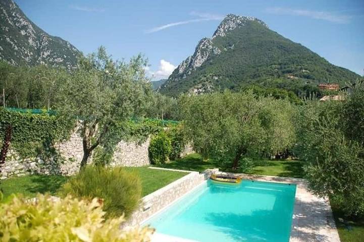 Ferienhaus für 10 Personen, mit Balkon und Garten in Gardasee-Lombardei