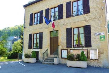 Gîte pour 9 personnes, avec jardin dans Bazeilles