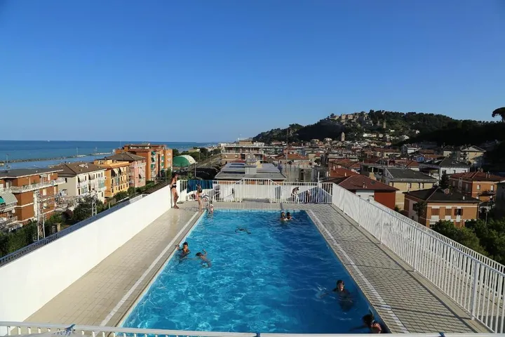 Appartamento vacanze per 4 persone, con piscina e balcone - 1