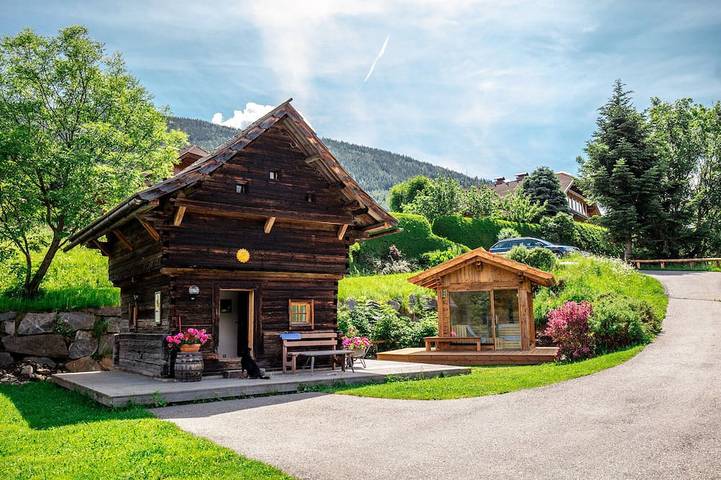 Urige Berghütte mit Gartensauna und Gratis-Wlan - 10 Minuten ins Skizentrum in Rennweg am Katschberg, Bezirk Spittal an der Drau