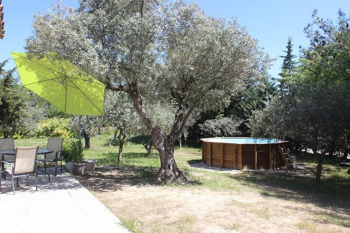 Location de vacances pour 6 personnes, avec jardin et terrasse à Saint-Pierre-de-Vassols