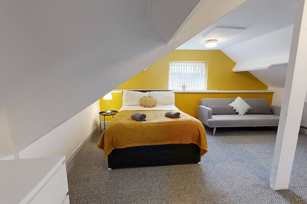 Central, Stunning 3-Bed House - Free Parking in Sunderland